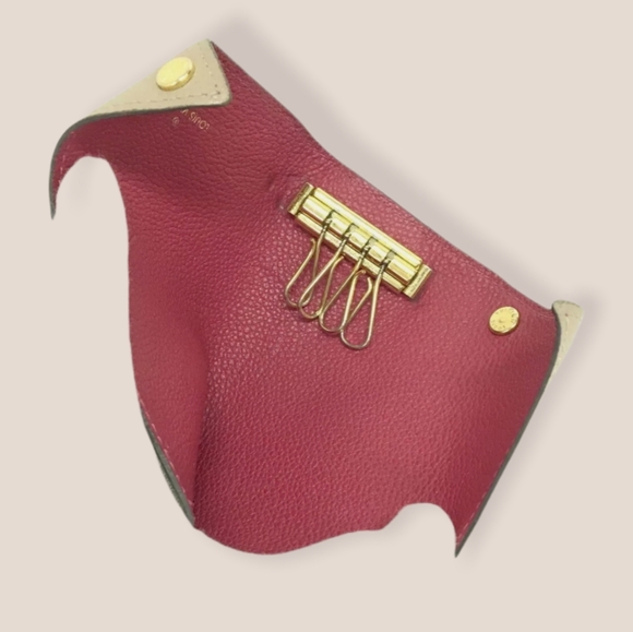 LOUIS  VUITTON  Clemence Leather 4 Ring K… - Picture 4 of 15